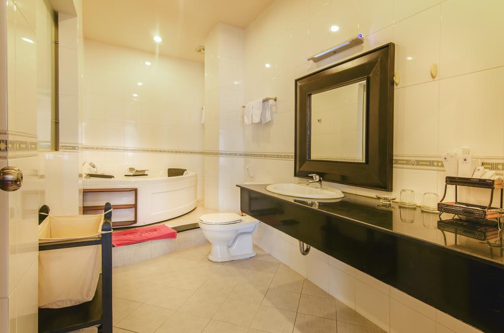 Vien Dong Hotel 2 Ho Chi Minh City Exterior photo